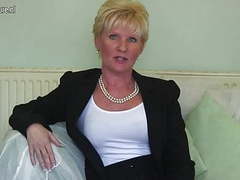 Find-Best-Pantyhose.com presents: Classy mature lady feeling naughty