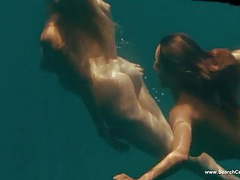 Find-Best-Pantyhose.com presents: Kelly brook & jessica szohr nude & sexy - piranha - hd