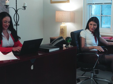 Find-Best-Pantyhose.com presents: Big butt boss spreads legs to ride her coworker on the bed