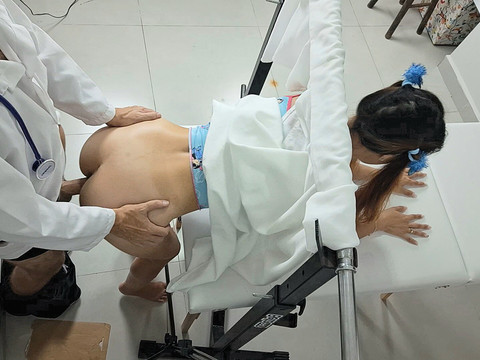 Find-Best-Pantyhose.com presents: Gynecologist loses cell phone that contained videos of his patients!
