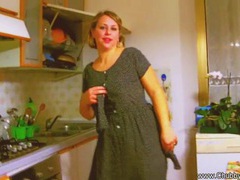 Find-Best-Pantyhose.com presents: Italian bbw housewife bj